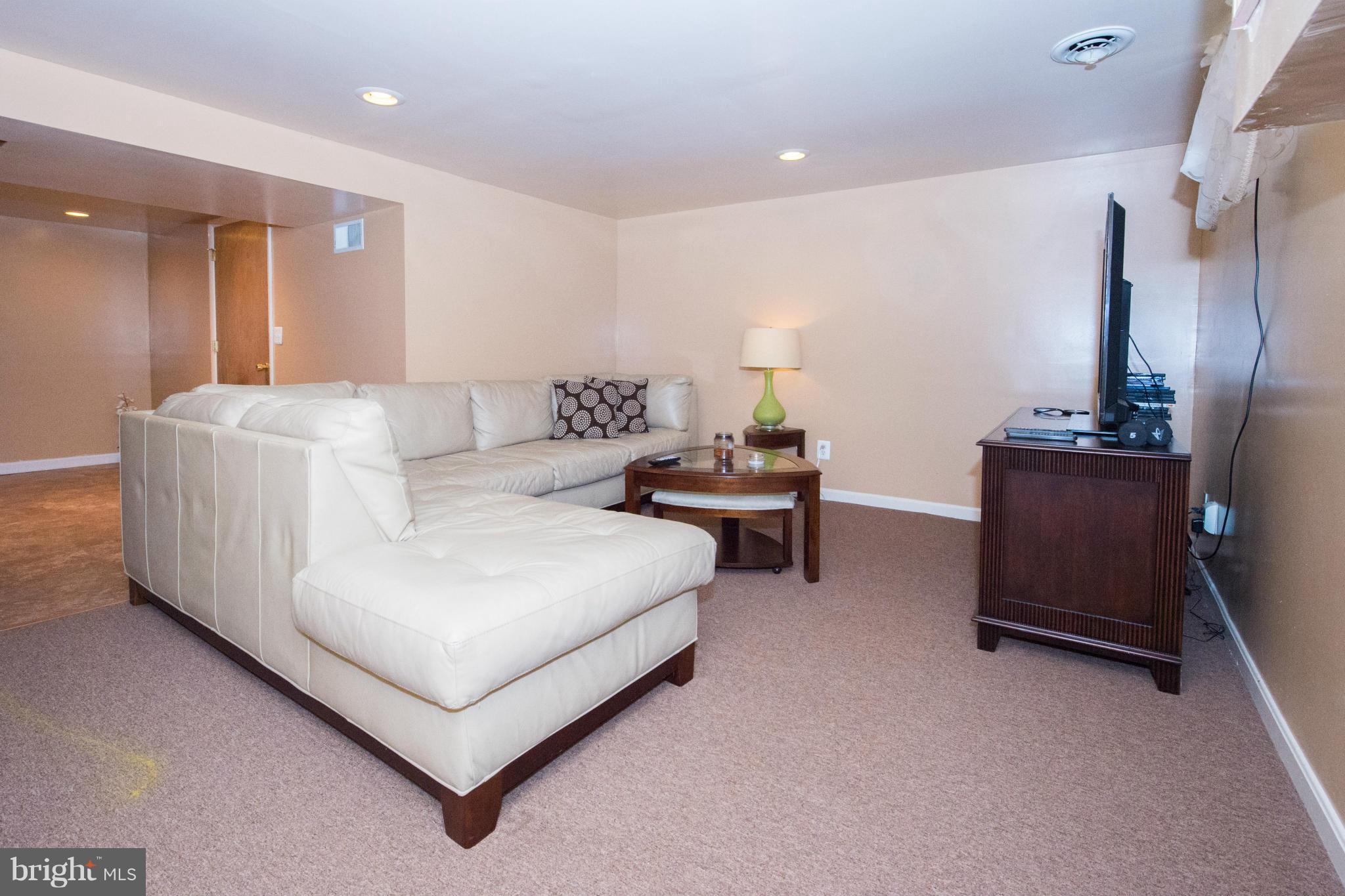 4738 Vancouver Road Baltimore, MD 21229 - Photo 23 of 30 a living room with furniture and a lamp