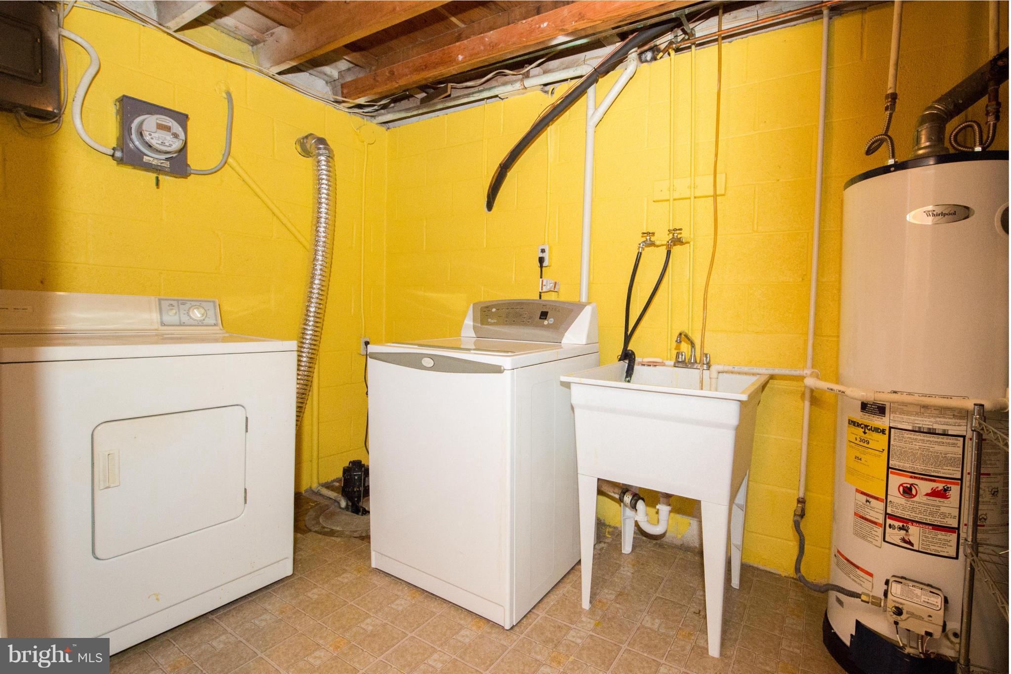 4738 Vancouver Road Baltimore, MD 21229 - Photo 26 of 30 a utility room with dryer and washer