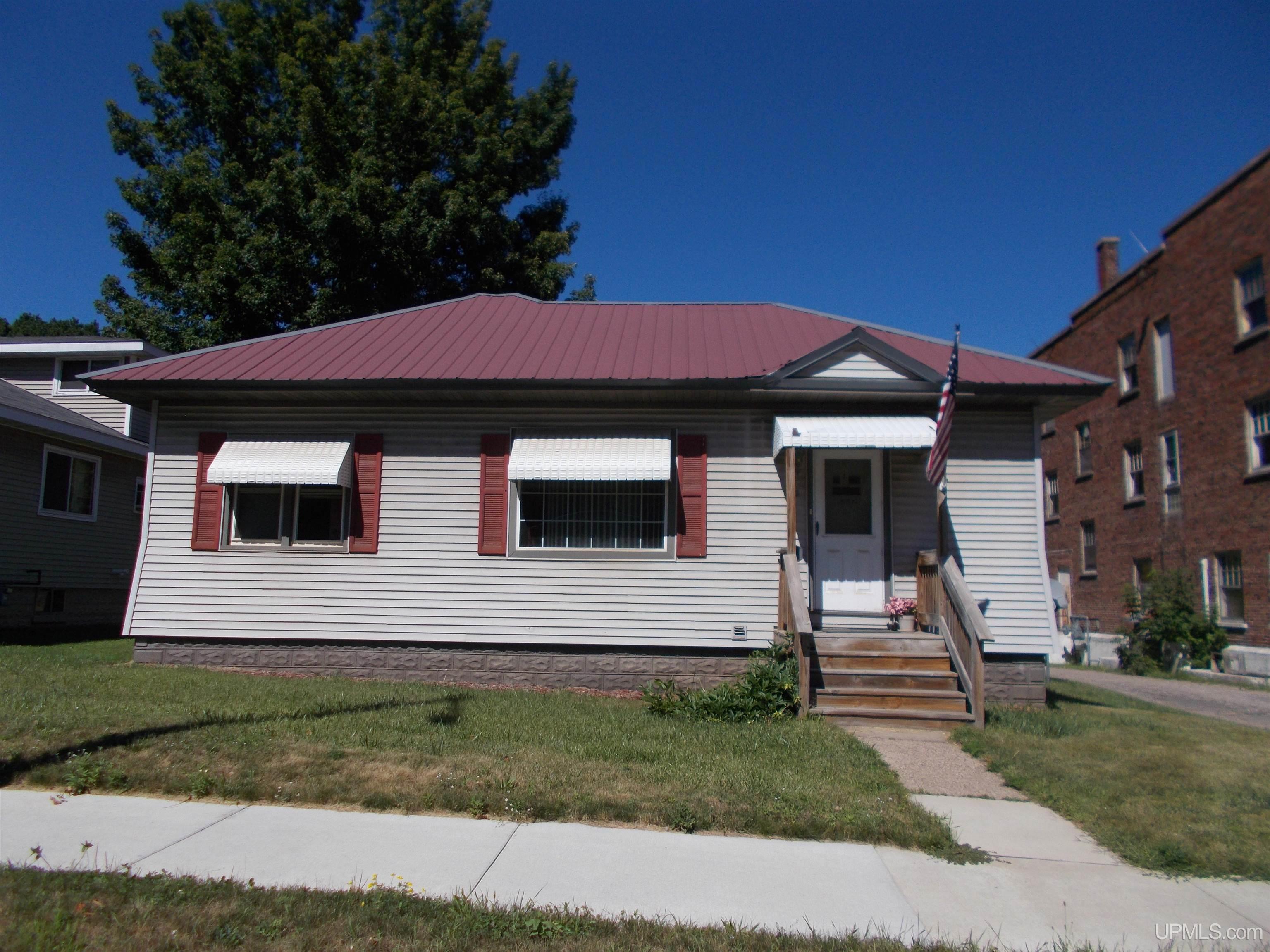 965 Main Street Niagara, WI 54151 - Photo 1 of 12 Gallery Image 1