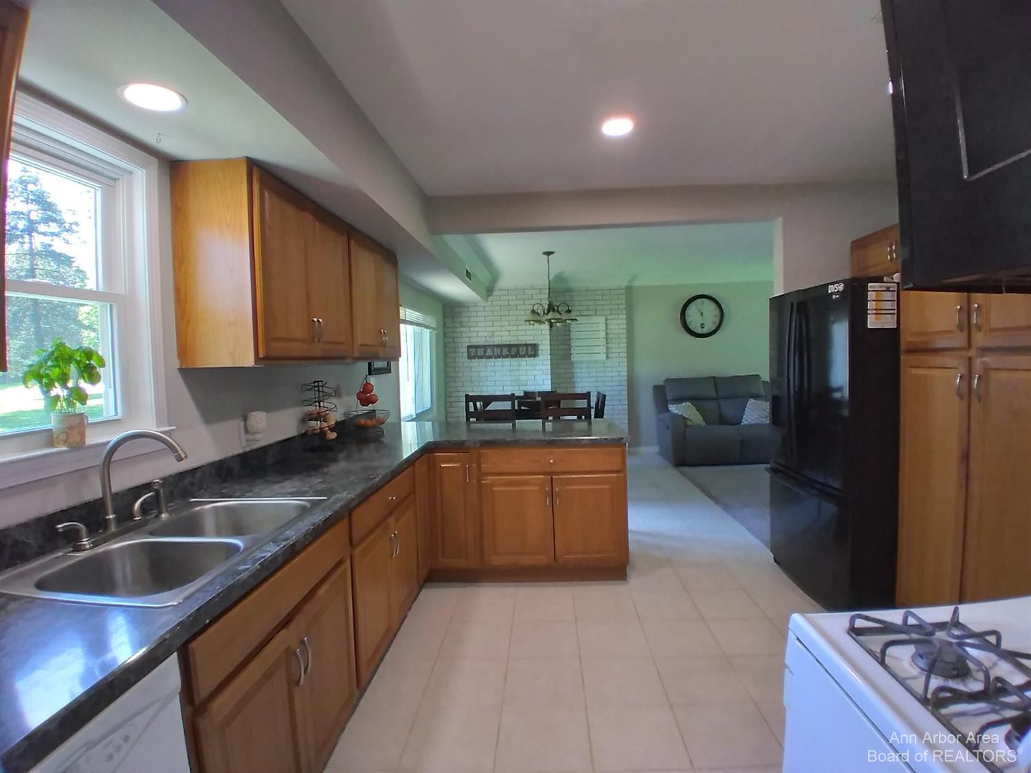 2323 Oak Grove Road Howell, MI 48855 - Photo 5 of 32 Photo 5