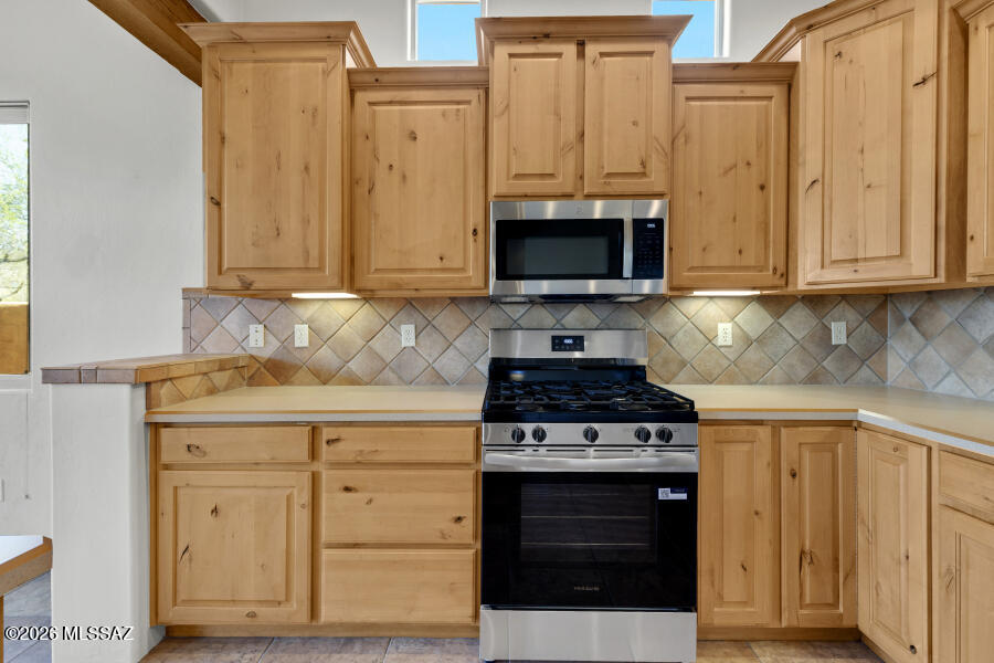 5660 Triangle X Place Tucson, AZ 85713 - Photo 22 of 48 5660 Triangle X Kitchen 2