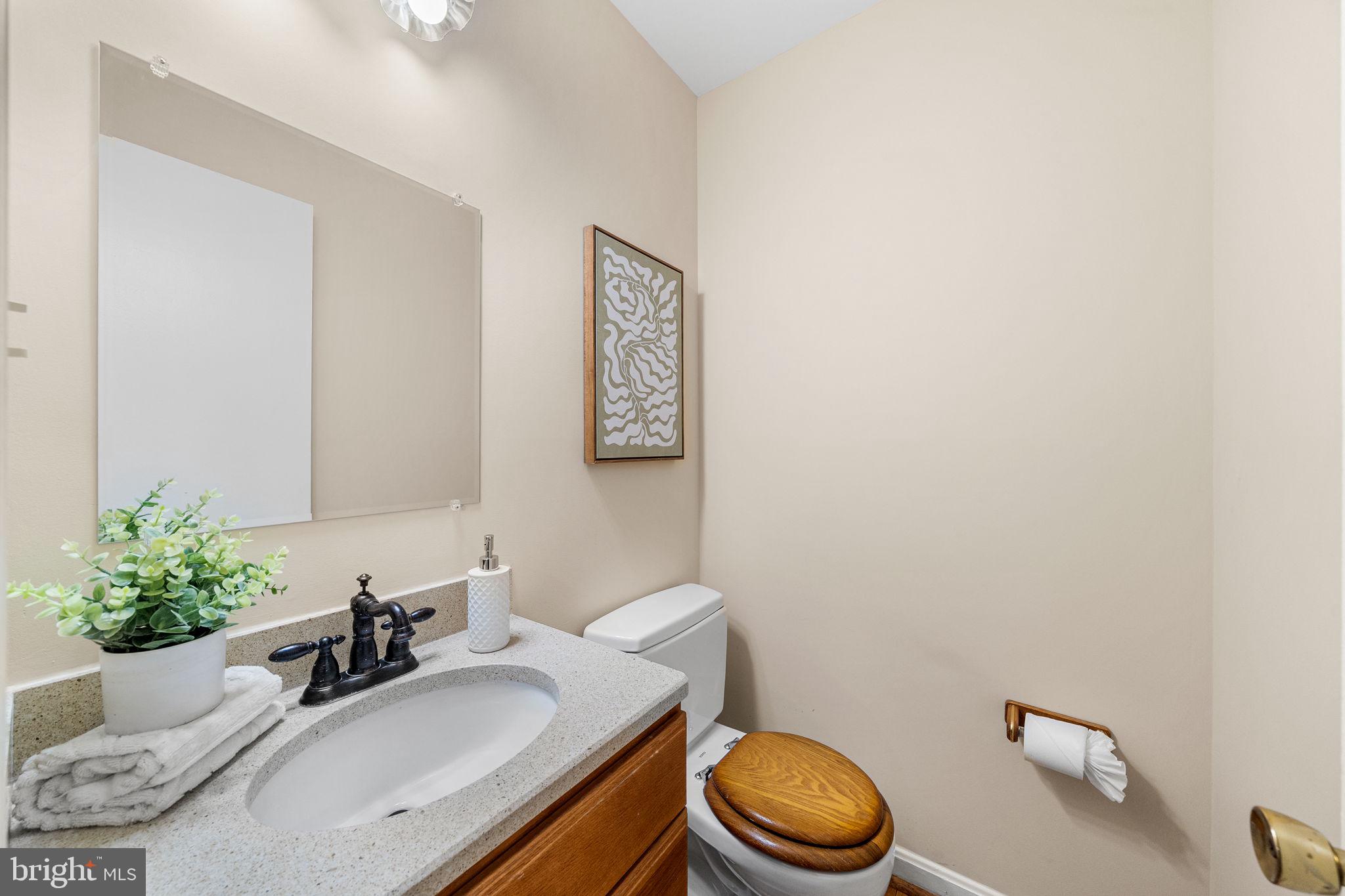 7149 Game Lord Drive Springfield, VA 22153 - Photo 30 of 59 Powder Room Main Level