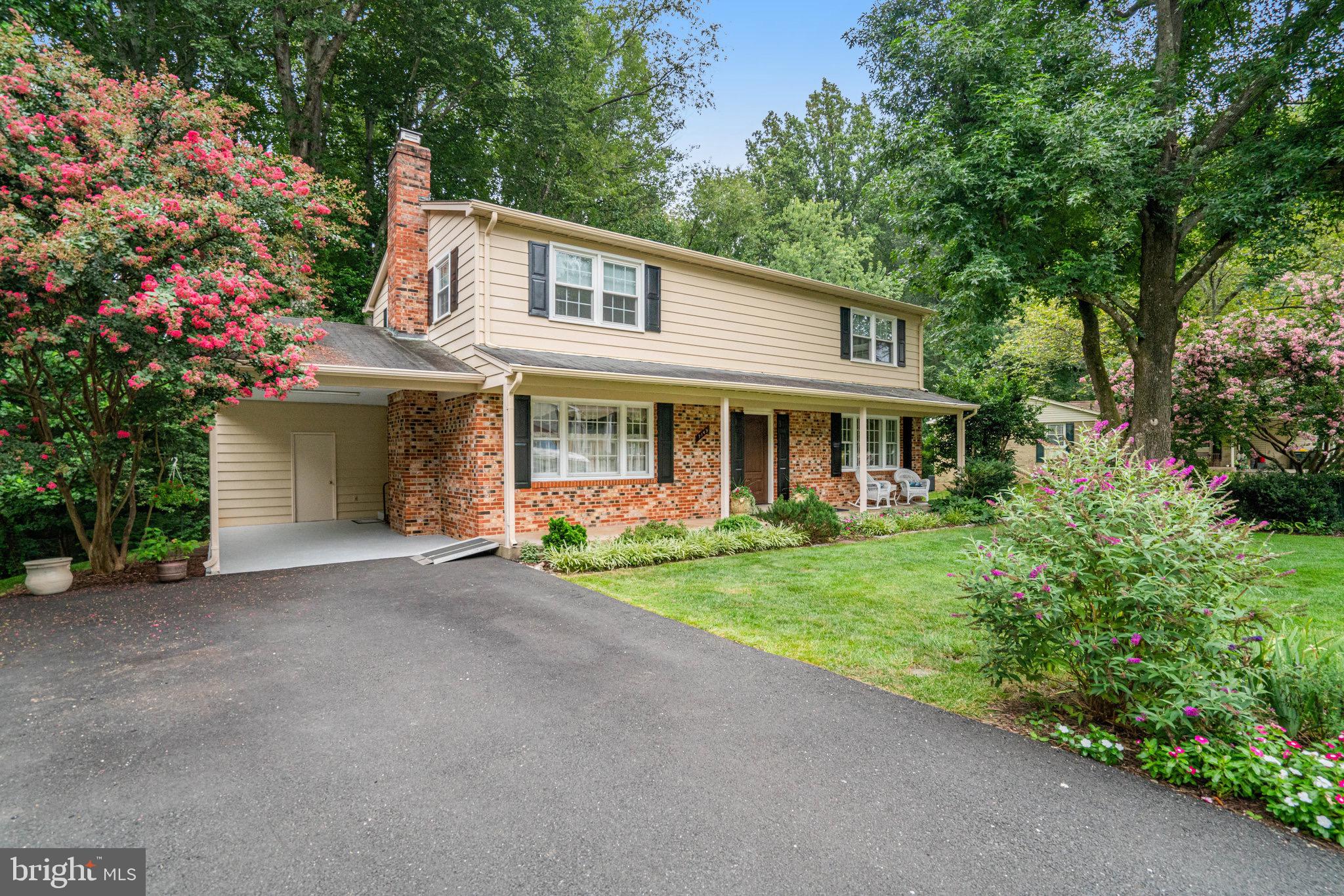7149 Game Lord Drive Springfield, VA 22153 - Photo 4 of 10 Move-In Ready 4 Bedroom 2 1/2 Bath home