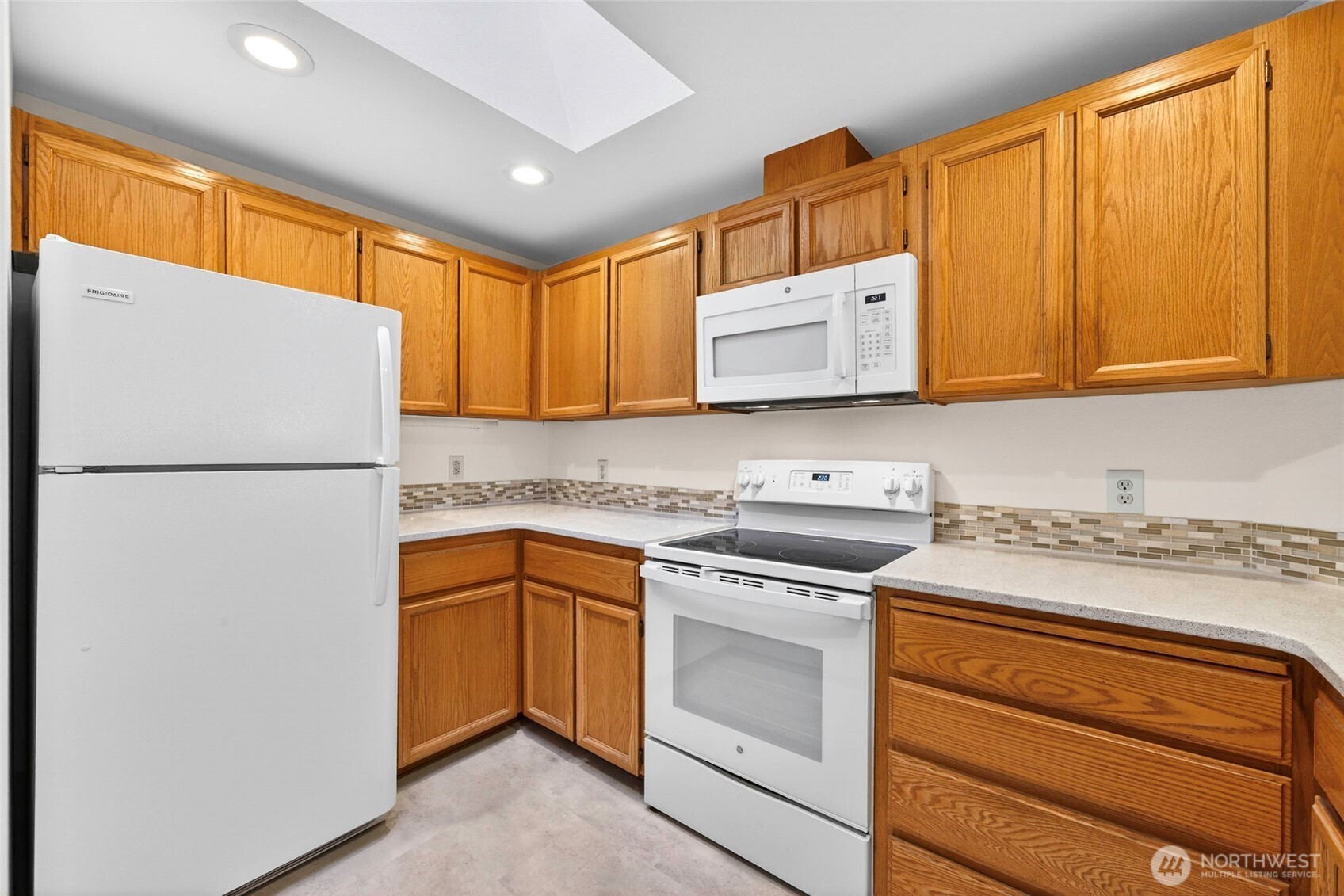 432 3rd Avenue South, Unit B204 Edmonds, WA 98020 - Photo 11 of 32