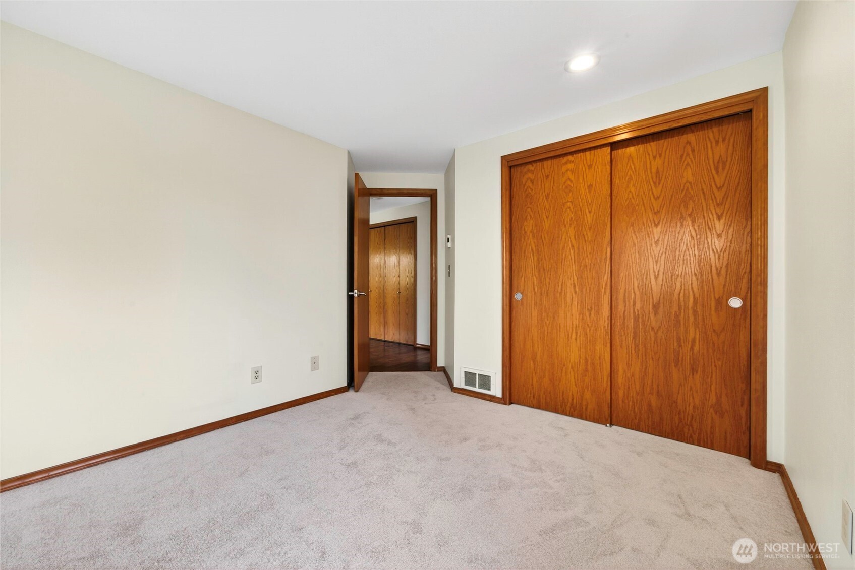 432 3rd Avenue South, Unit B204 Edmonds, WA 98020 - Photo 19 of 32