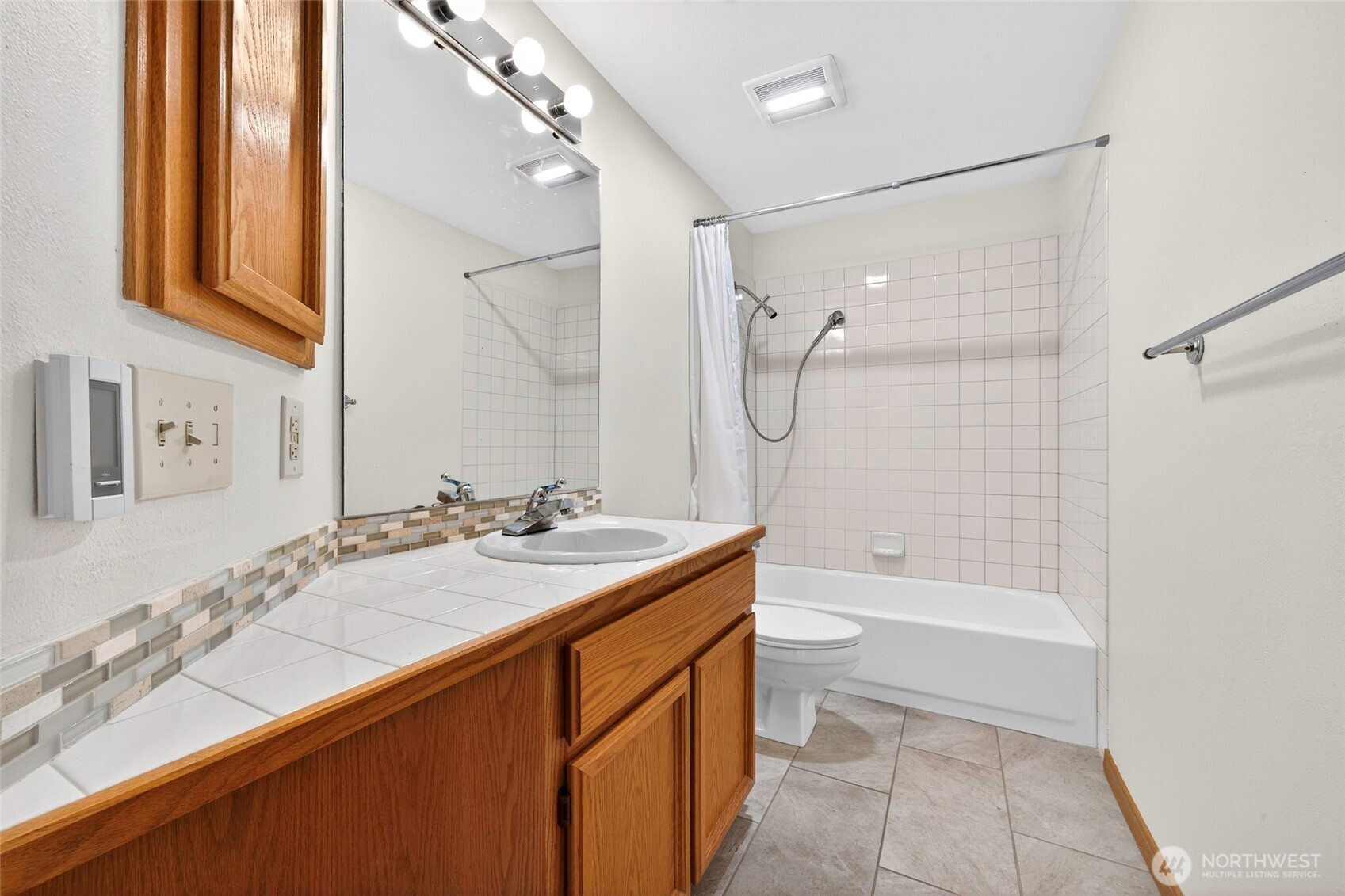 432 3rd Avenue South, Unit B204 Edmonds, WA 98020 - Photo 20 of 32