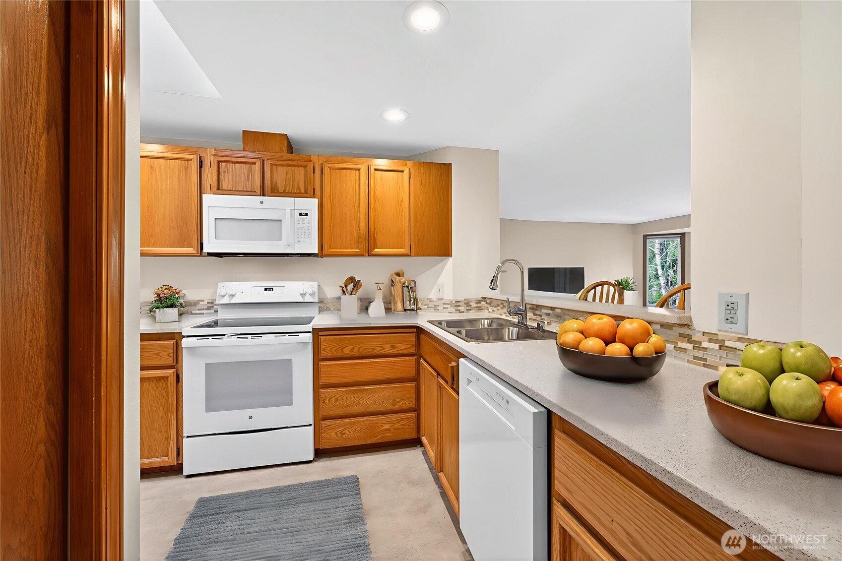 432 3rd Avenue South, Unit B204 Edmonds, WA 98020 - Photo 10 of 32