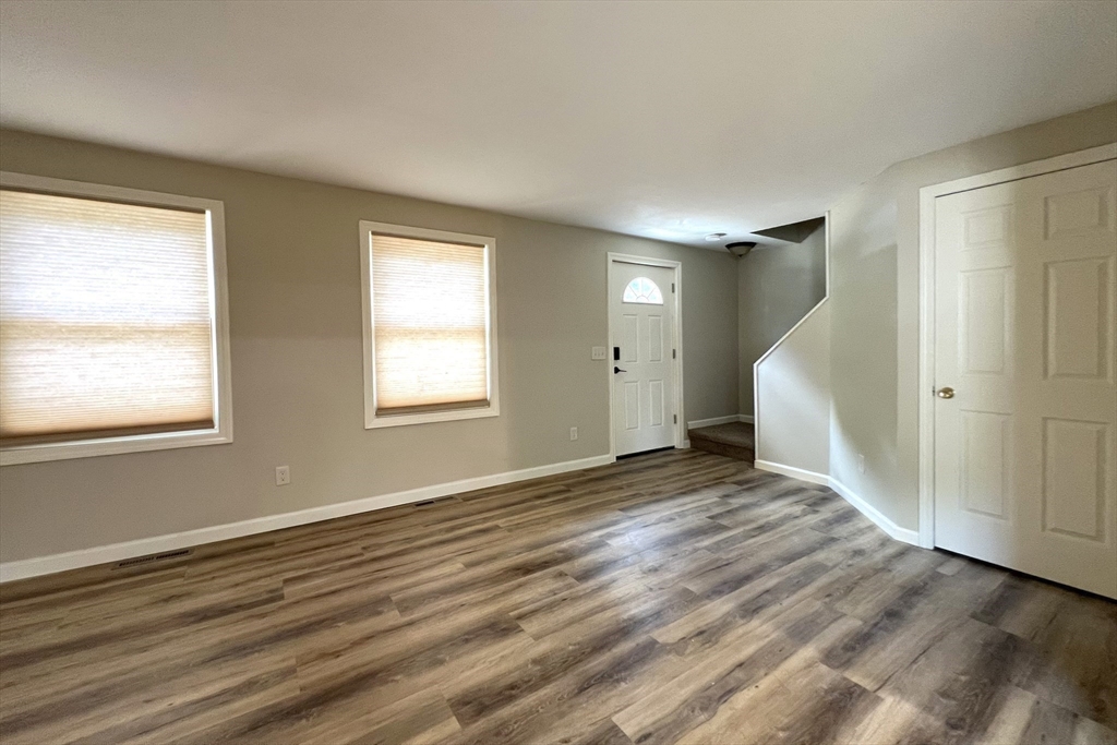 31 Crawford Circle Springfield, MA 01108 - Photo 5 of 41