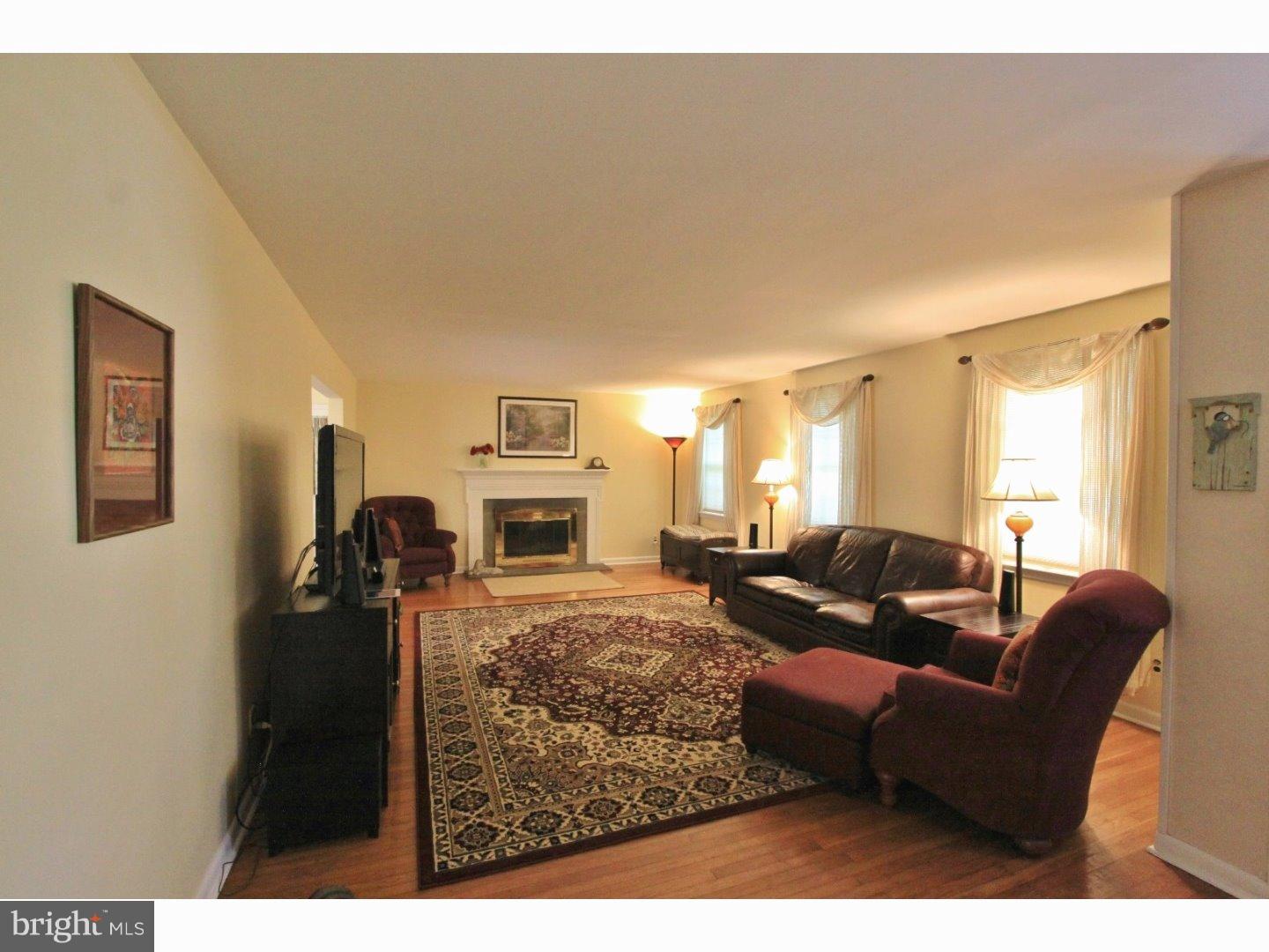 674 Baron Dekalb Road Wayne, PA 19087 - Photo 3 of 25 Living Room