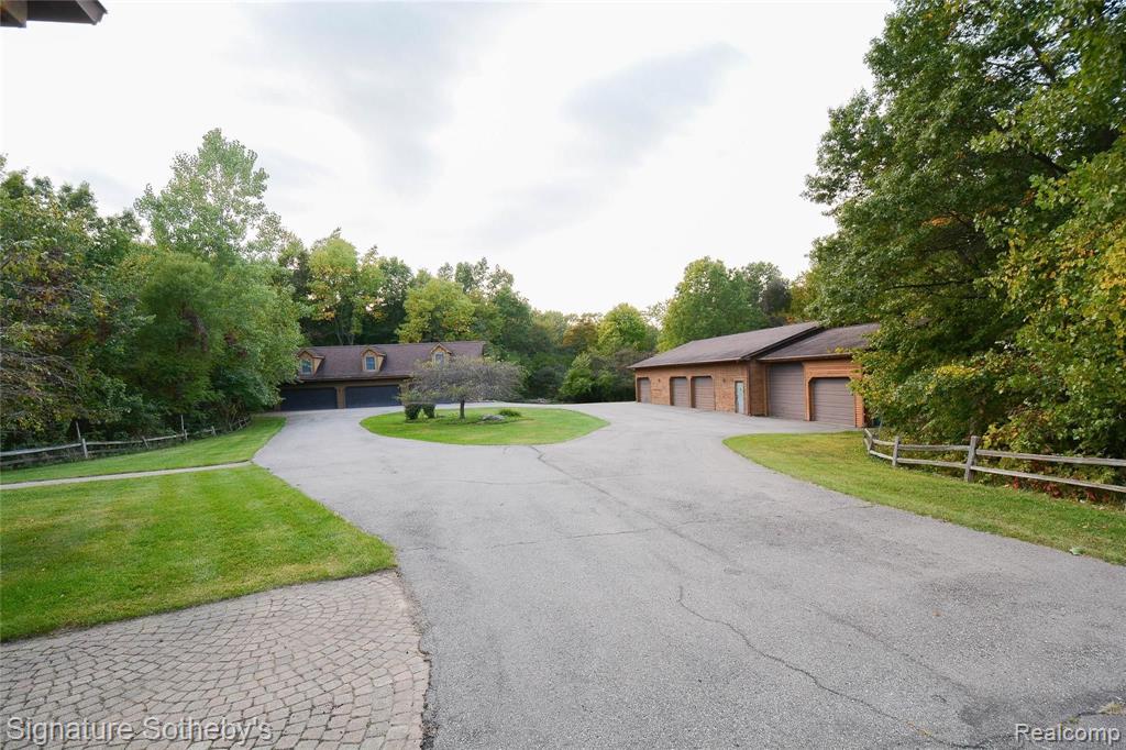 8463 Hartland Road Fenton, MI 48430 - Photo 38 of 54