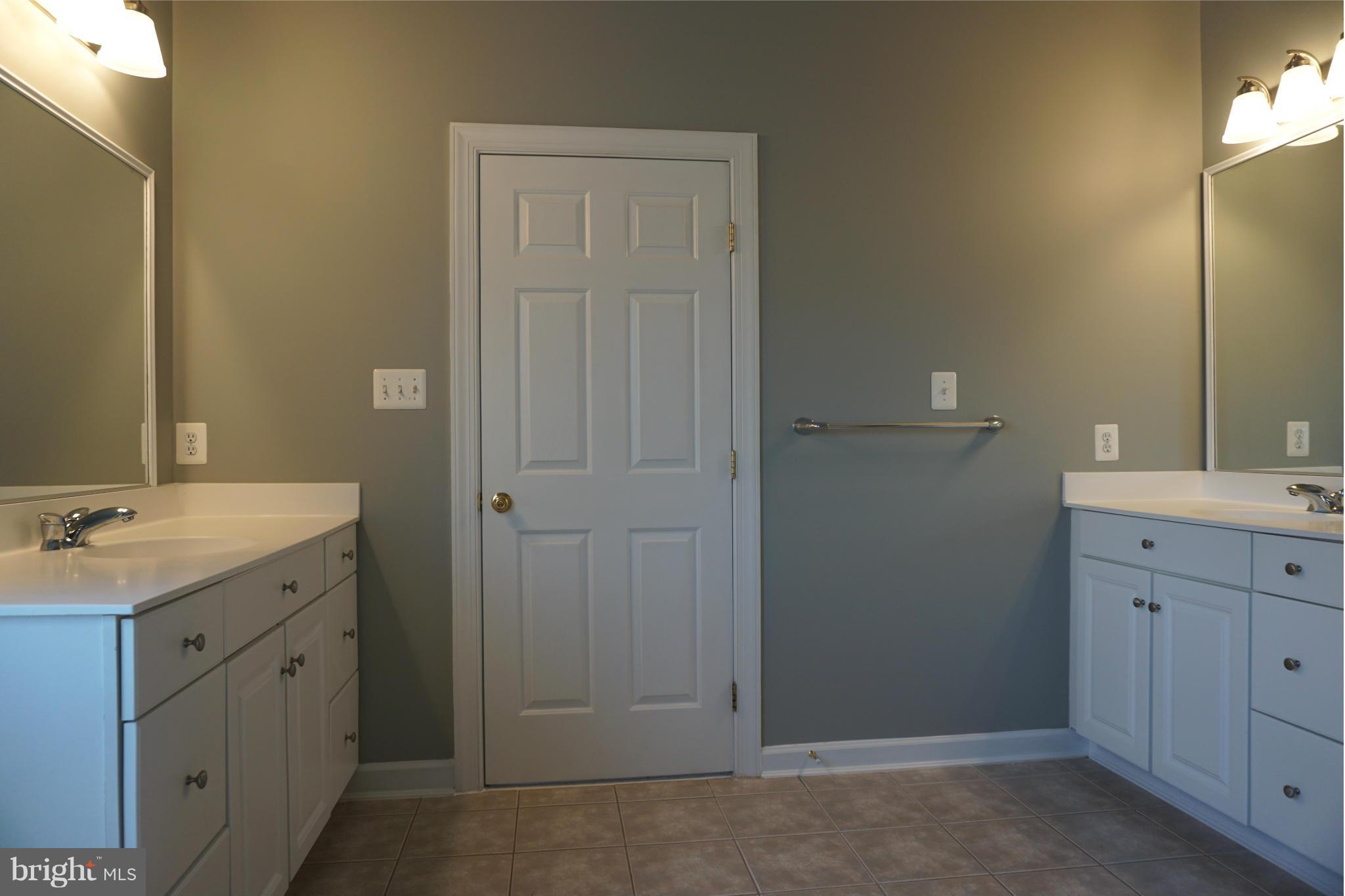 18420 Crestmount Road Boyds, MD 20841 - Photo 17 of 30 Bath (Master)
