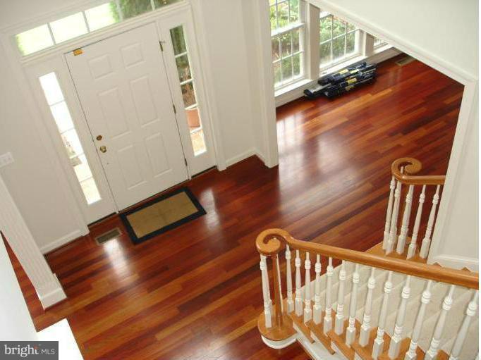18420 Crestmount Road Boyds, MD 20841 - Photo 3 of 30 Entrance/Foyer