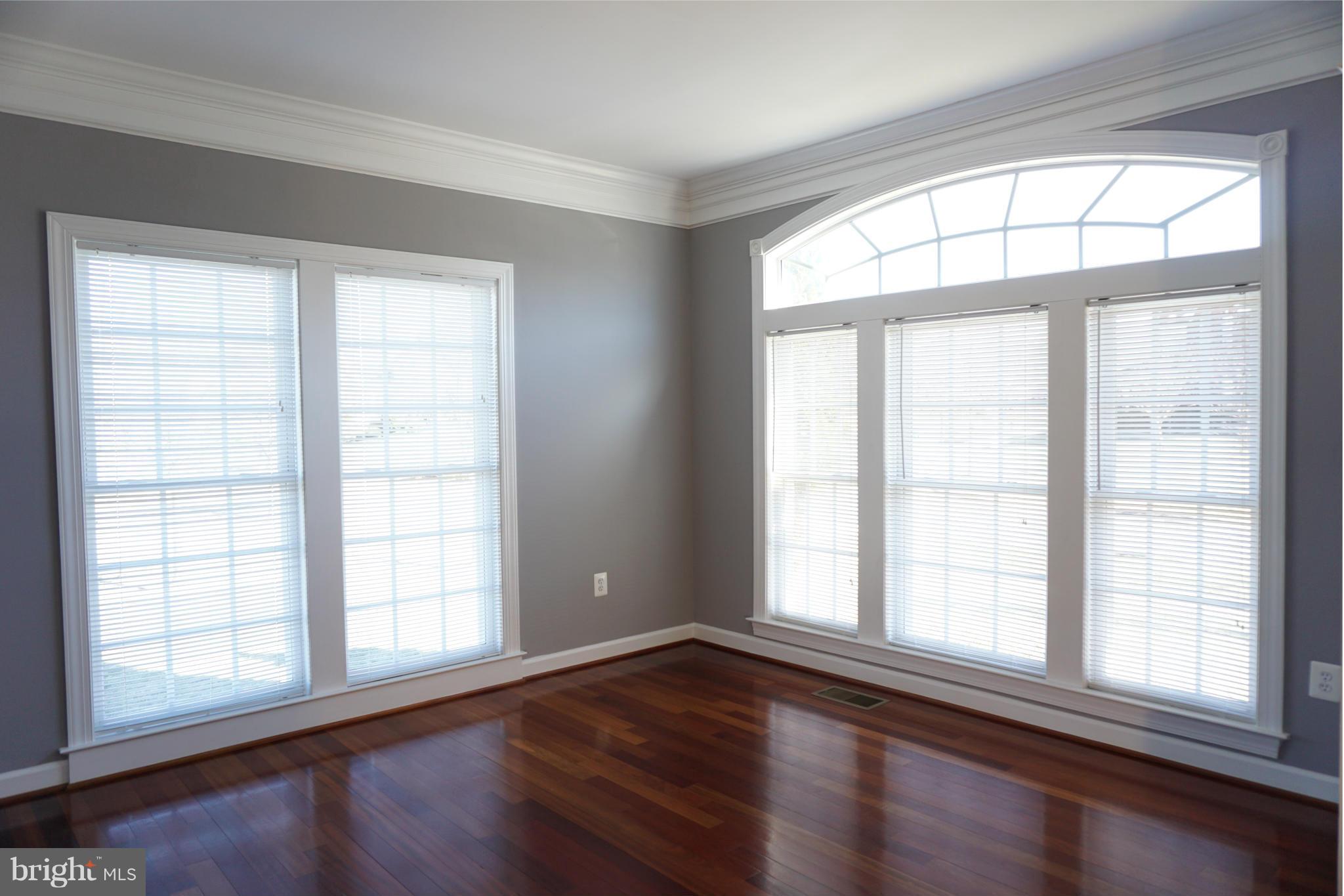 18420 Crestmount Road Boyds, MD 20841 - Photo 6 of 30 Living Room
