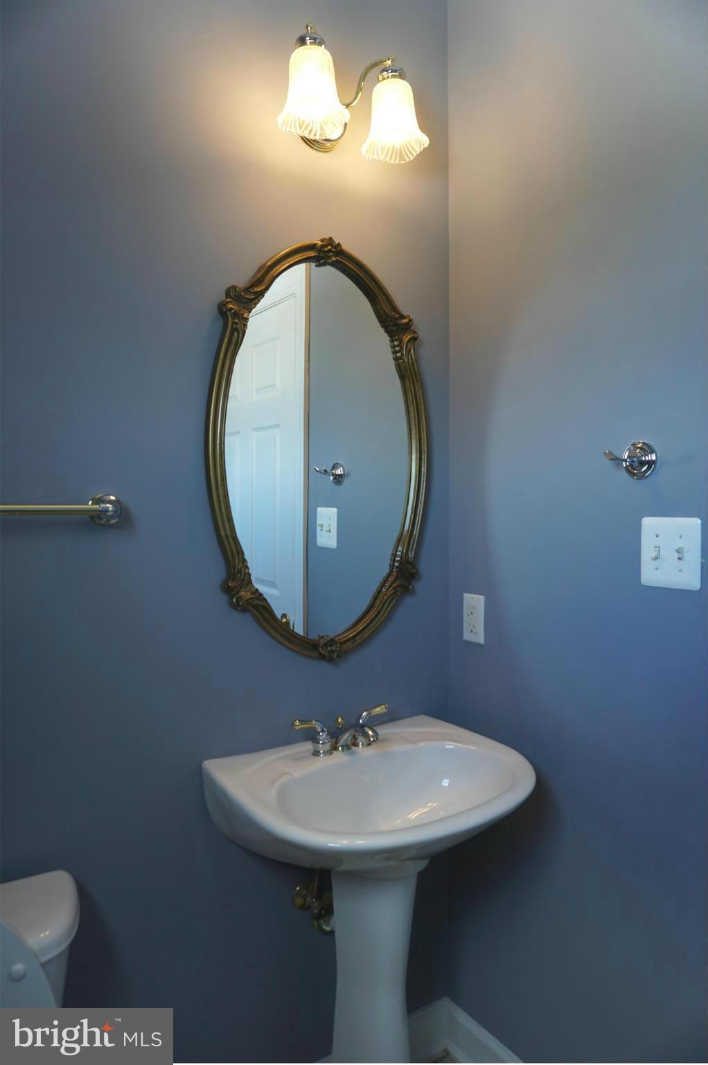 18420 Crestmount Road Boyds, MD 20841 - Photo 8 of 30 Powder Room