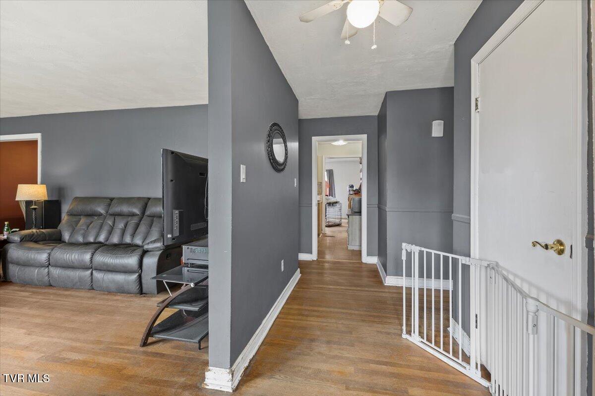 116 Elk Road Bristol, TN 37620 - Photo 5 of 42 02-128A7108