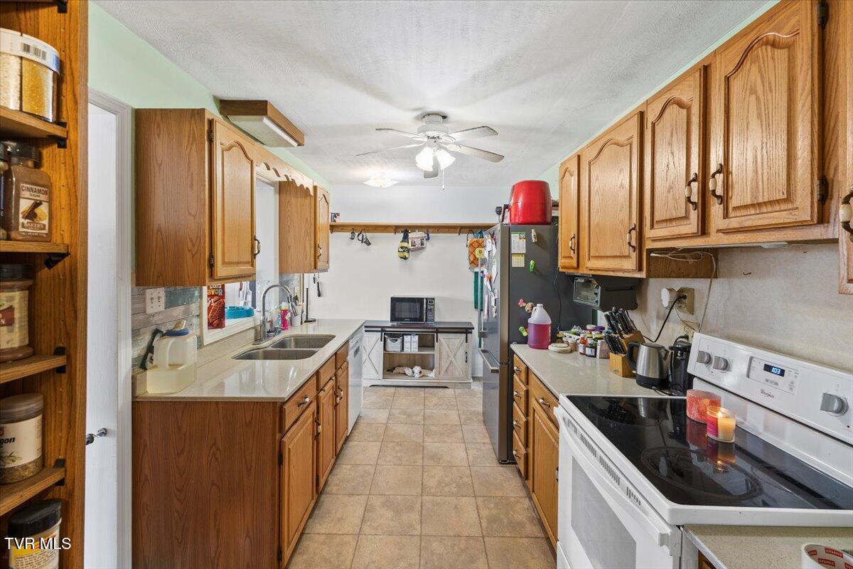 116 Elk Road Bristol, TN 37620 - Photo 8 of 42 08-128A7129
