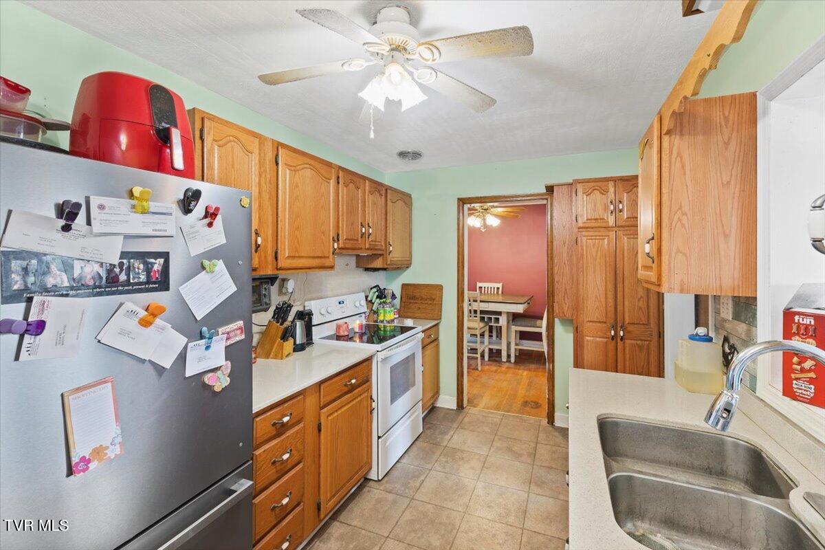 116 Elk Road Bristol, TN 37620 - Photo 9 of 42 09-128A7132