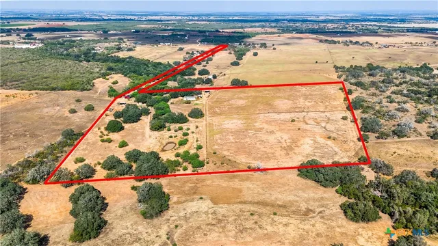 $909,000 | 2141 County Road 132, Floresville, TX 78114