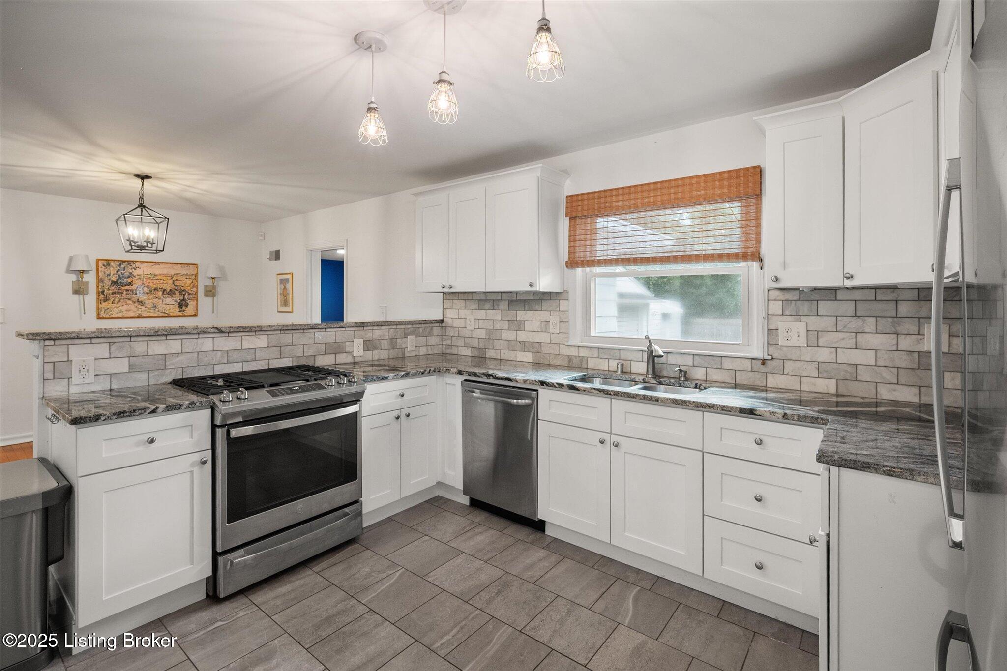 328 Brunswick Road Louisville, KY 40207 - Photo 16 of 33 32-328 Brunswick Rd-0089
