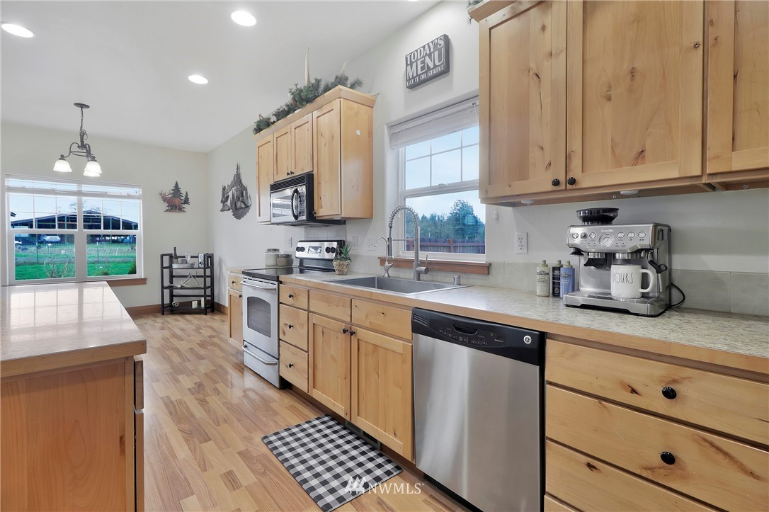 19421 Mountain Meadows Lane Southwest Rochester, WA 98579 - Photo 11 of 40 Gallery Image 11