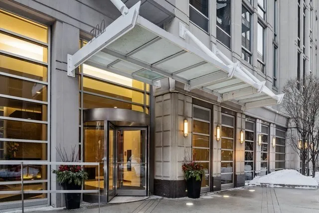 $455,555 | 700 North Larrabee Street, Unit 1111, Chicago, IL 60654