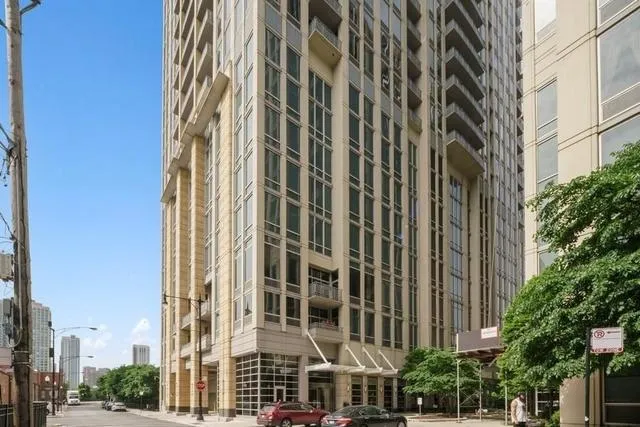 $455,555 | 700 North Larrabee Street, Unit 1111, Chicago, IL 60654