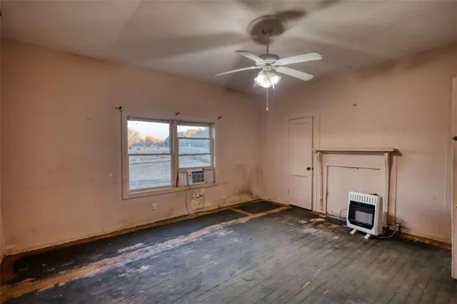 a view of a livingroom with a ceiling fan and window