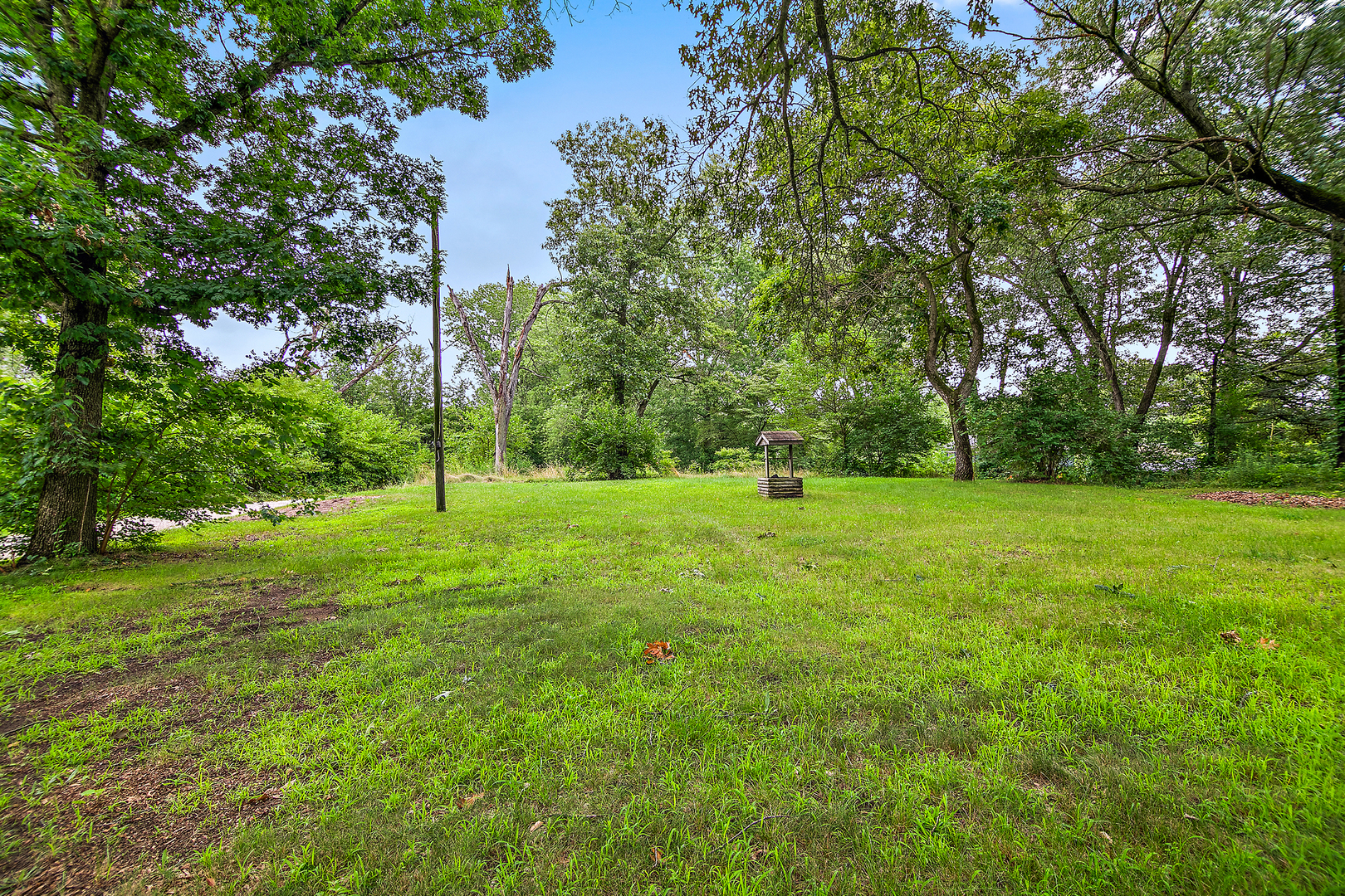 418 South 5000W Road Kankakee, IL 60901 - Photo 20 of 38 a view of a garden with a tree