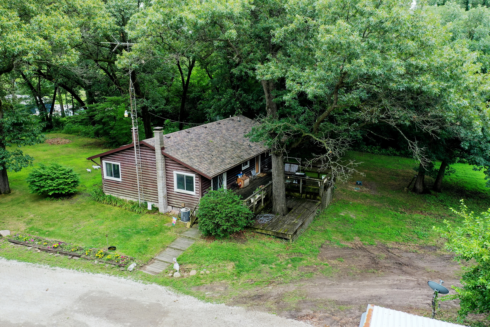 418 South 5000W Road Kankakee, IL 60901 - Photo 27 of 38 a view of a backyard with table and chairs plants and large trees