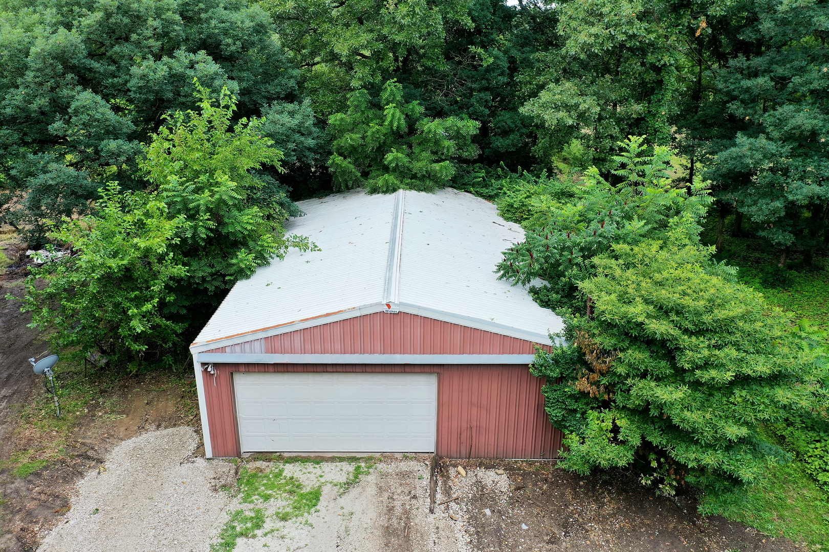418 South 5000W Road Kankakee, IL 60901 - Photo 28 of 38 a house view with a backyard space