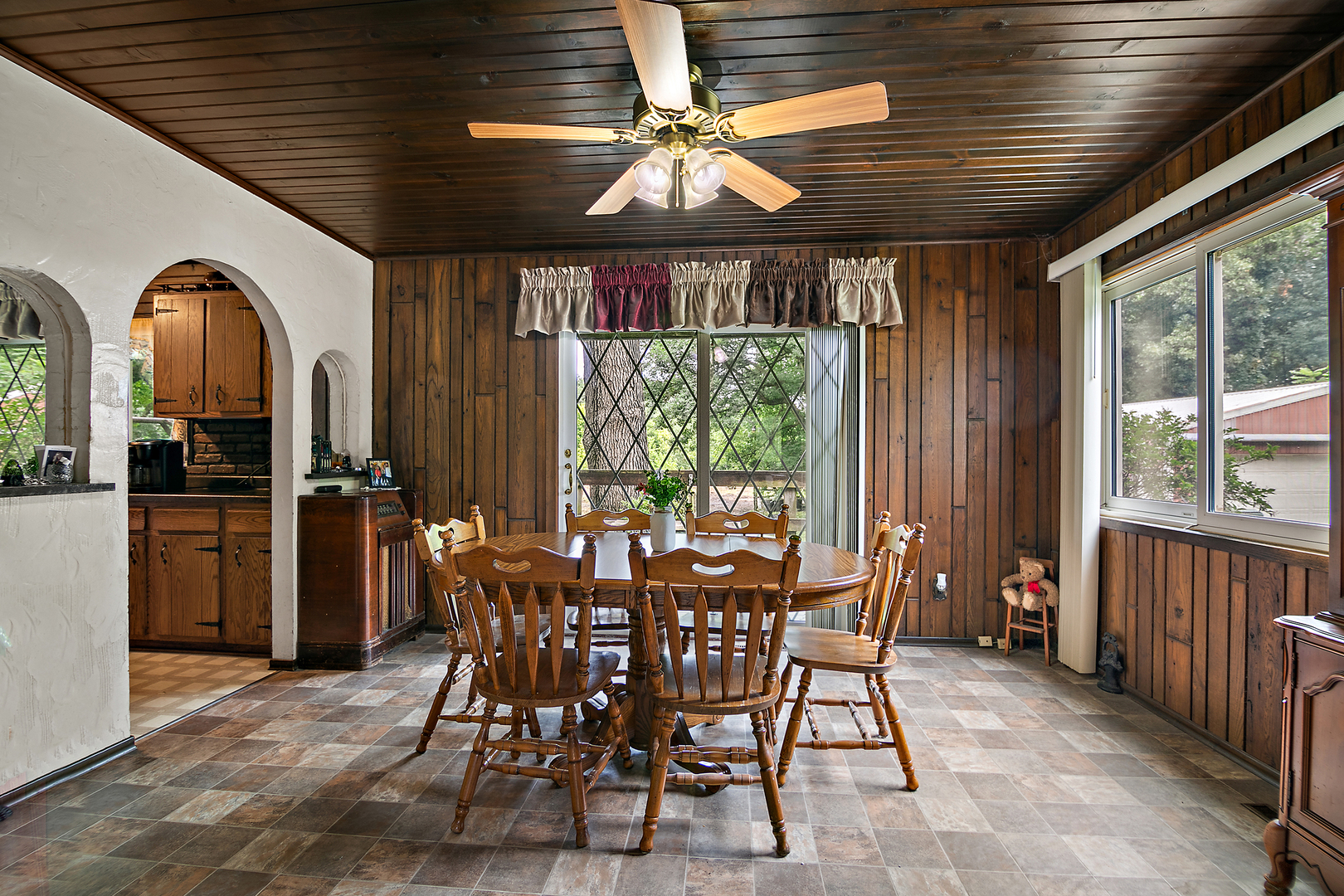 418 South 5000W Road Kankakee, IL 60901 - Photo 6 of 38 a dining room with furniture and window
