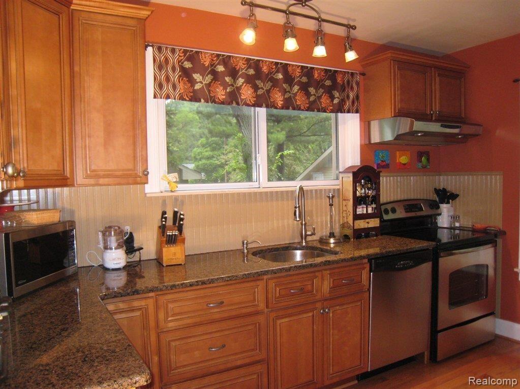 8558 Rucker Road Grosse Ile, MI 48138 - Photo 11 of 25 Kitchen
