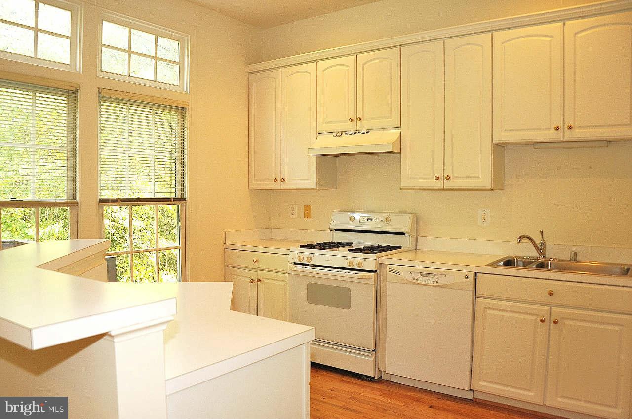 6236 Levi Court Springfield, VA 22150 - Photo 12 of 30 Kitchen