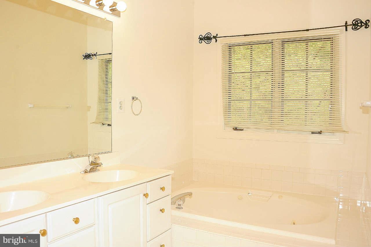 6236 Levi Court Springfield, VA 22150 - Photo 20 of 30 Bath (Master)