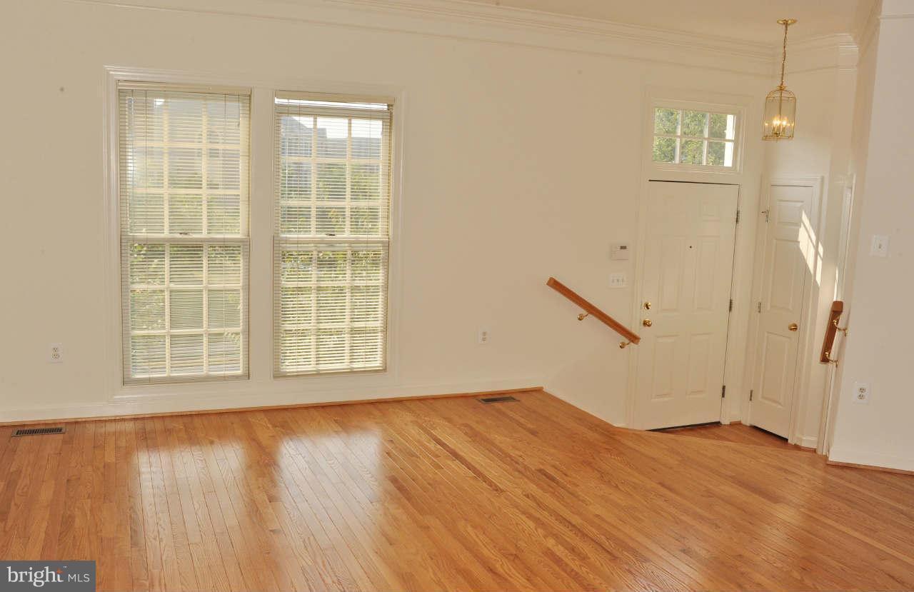6236 Levi Court Springfield, VA 22150 - Photo 2 of 30 Living Room
