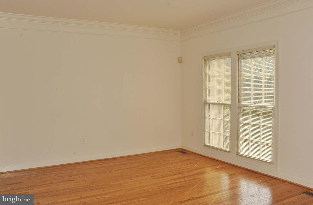 6236 Levi Court Springfield, VA 22150 - Photo 3 of 30 Living Room