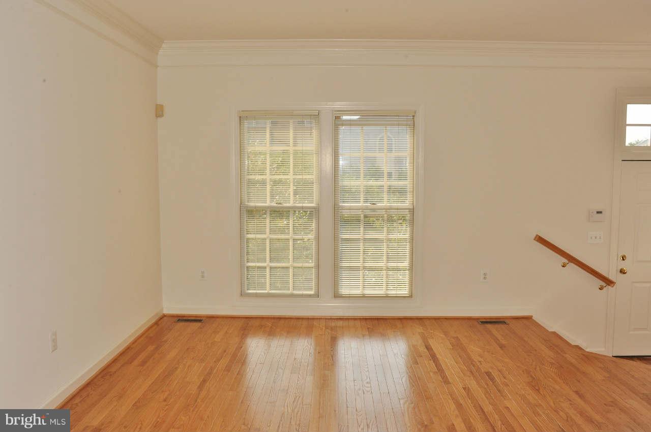 6236 Levi Court Springfield, VA 22150 - Photo 4 of 30 Living Room