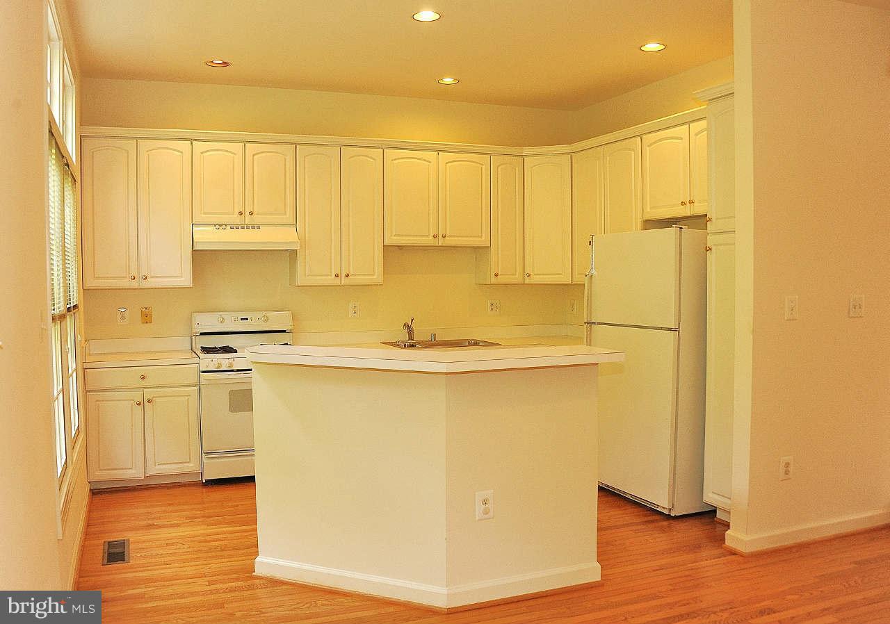 6236 Levi Court Springfield, VA 22150 - Photo 10 of 30 Kitchen