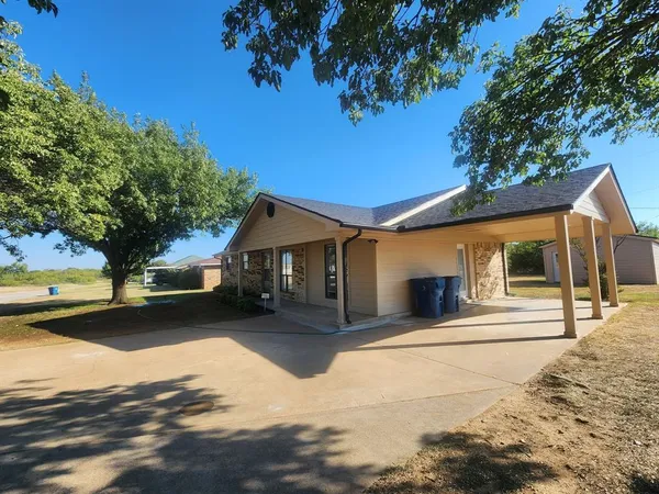 $259,900 | 200 Pembrook Drive, Breckenridge, TX 76424