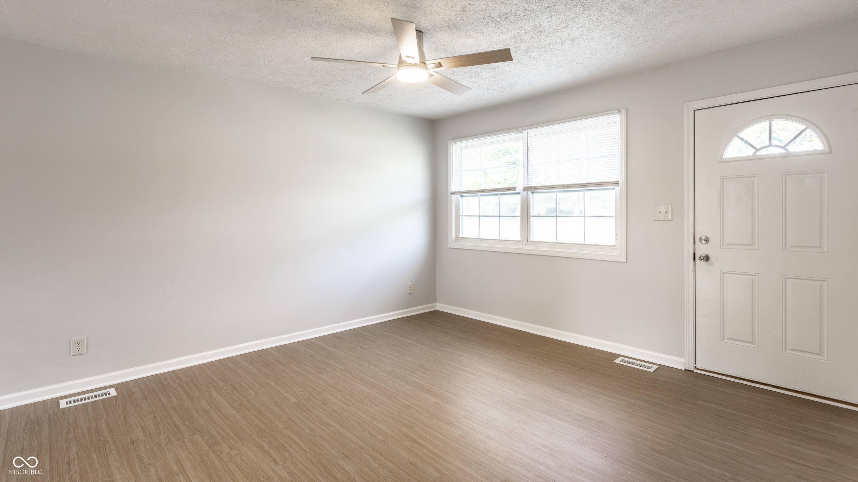 3943 Mitthoeffer Road Indianapolis, IN 46235 - Photo 5 of 22 Gallery Image 5