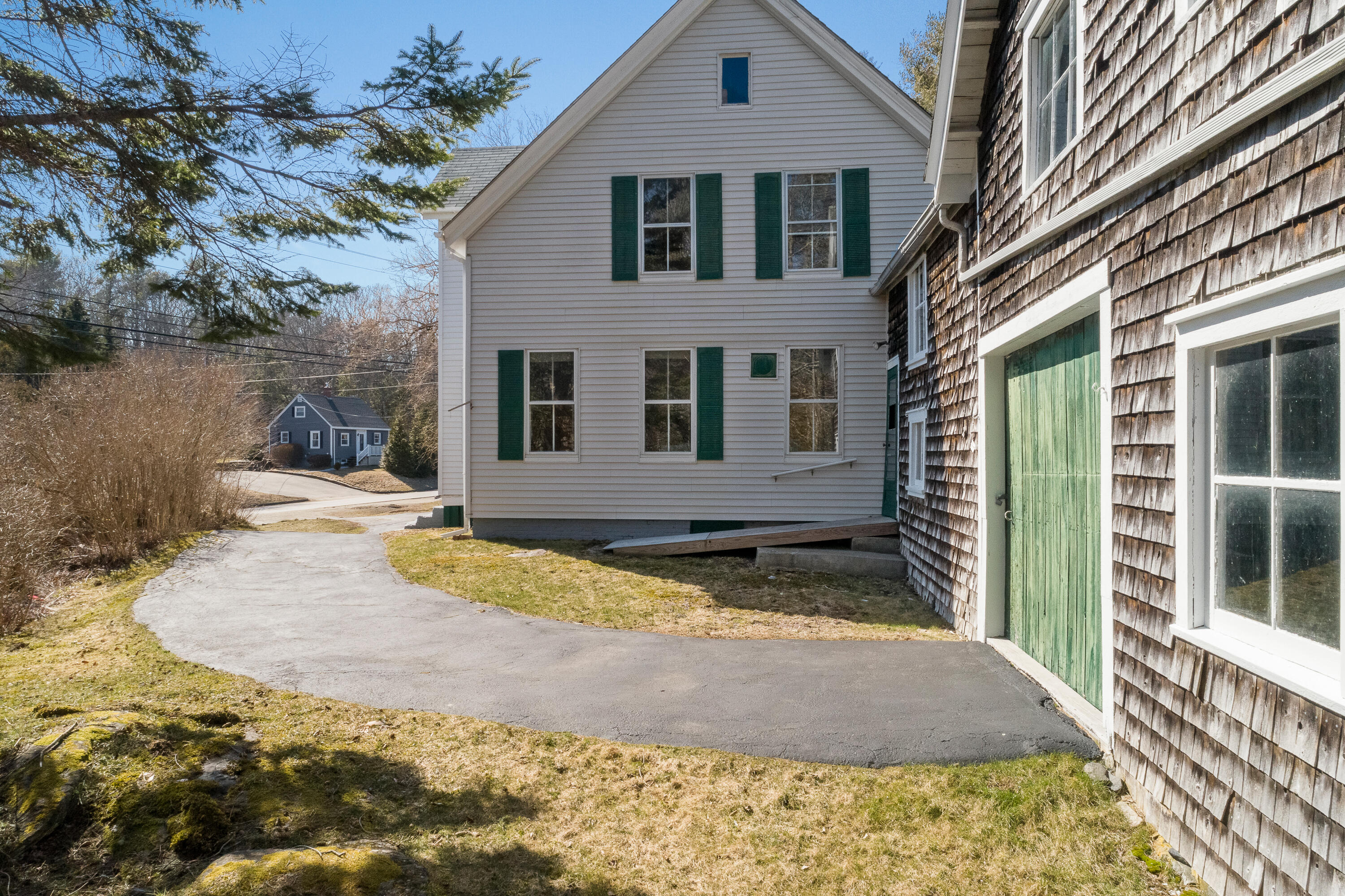 260 Ocean Point Road Boothbay Harbor, ME 04538 - Photo 7 of 65 Side entrance