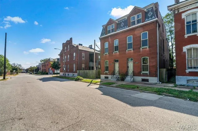 $325,000 | 1408-10 Wright Street, St. Louis, MO 63107