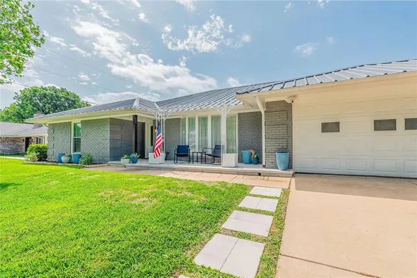 $460,000 | 1100 Byron Lane, Arlington, TX 76012