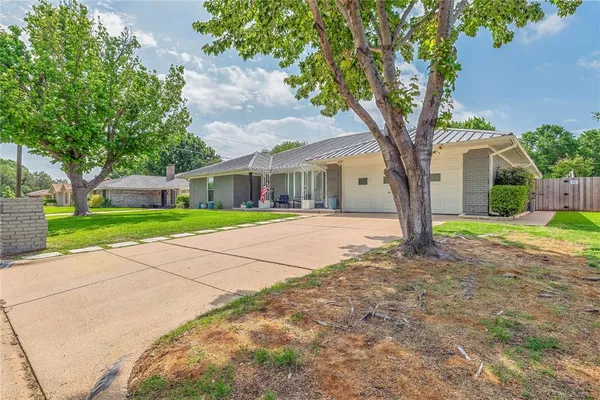 $460,000 | 1100 Byron Lane, Arlington, TX 76012