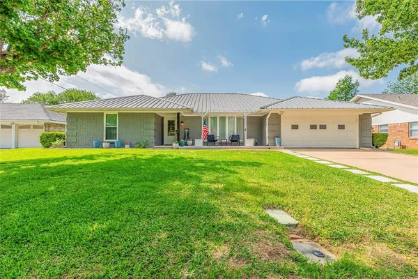 $460,000 | 1100 Byron Lane, Arlington, TX 76012