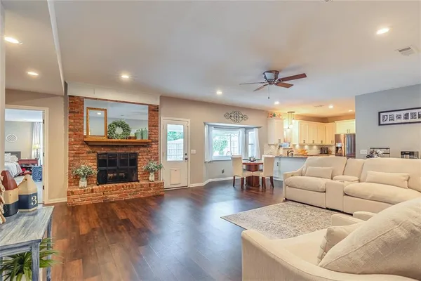 $460,000 | 1100 Byron Lane, Arlington, TX 76012
