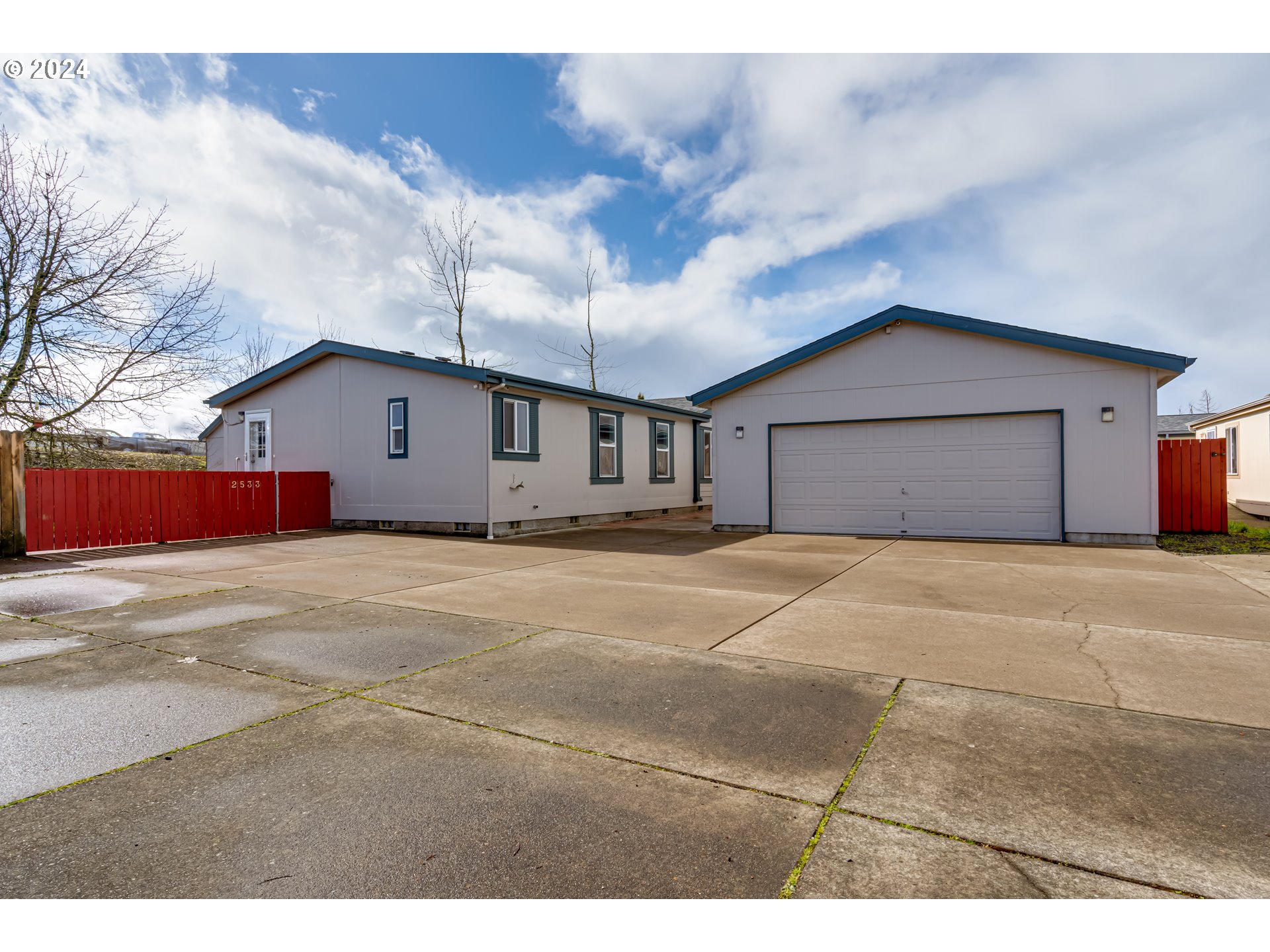 2533 Maia Loop Springfield, OR 97477 - Photo 1 of 28 a house view with a backyard space
