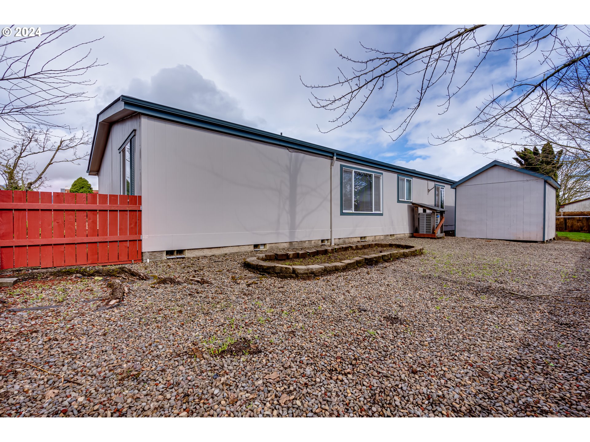 2533 Maia Loop Springfield, OR 97477 - Photo 26 of 28 a backyard of a house