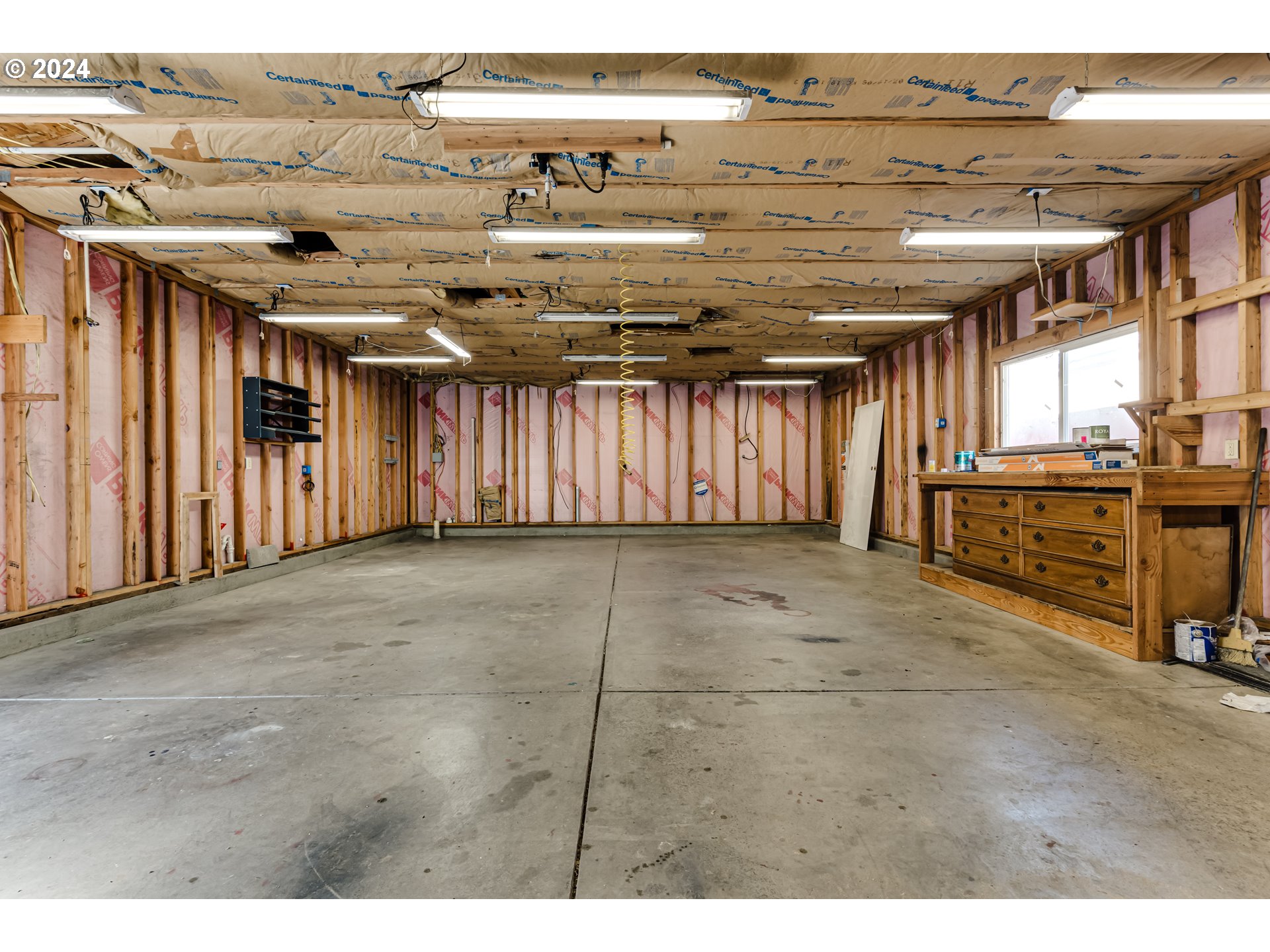 2533 Maia Loop Springfield, OR 97477 - Photo 27 of 28 a view of an empty room
