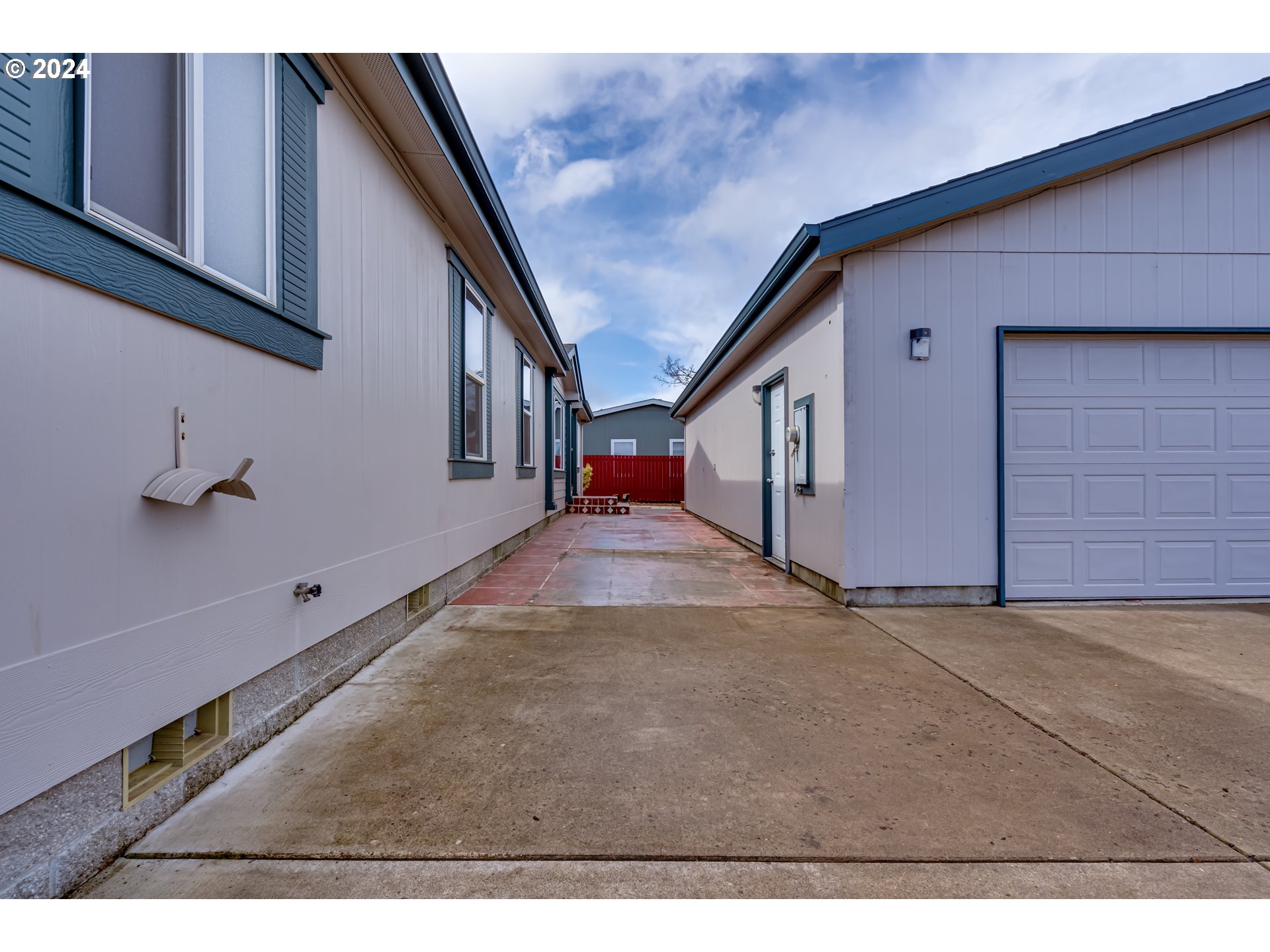 2533 Maia Loop Springfield, OR 97477 - Photo 28 of 28 a view of an entryway with staircase